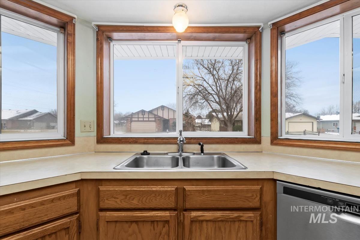 995 N 13th E., Mountain Home, Idaho 83647, 3 Bedrooms, 2 Bathrooms, Residential For Sale, Price $340,000,MLS 98971423