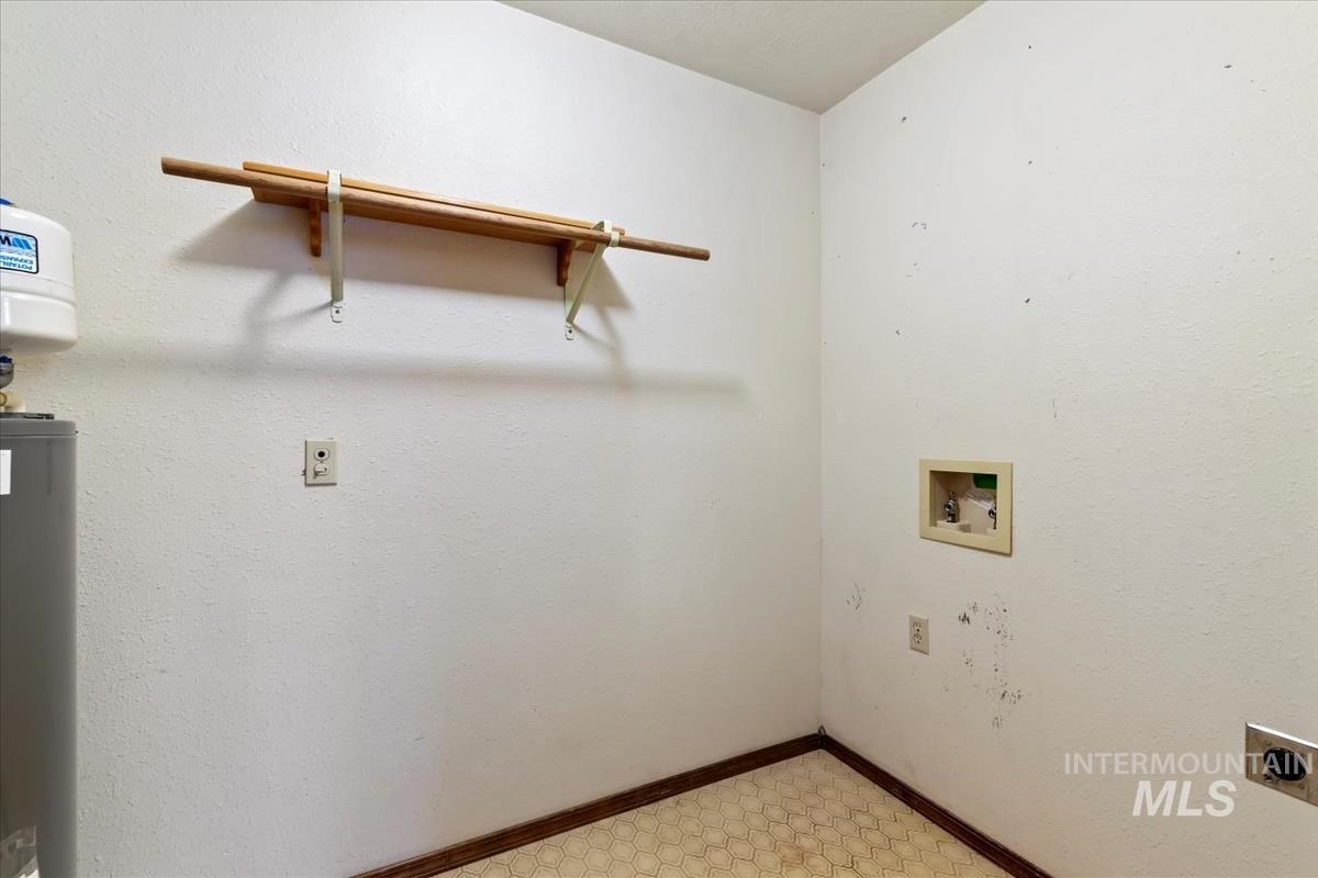 995 N 13th E., Mountain Home, Idaho 83647, 3 Bedrooms, 2 Bathrooms, Residential For Sale, Price $340,000,MLS 98971423