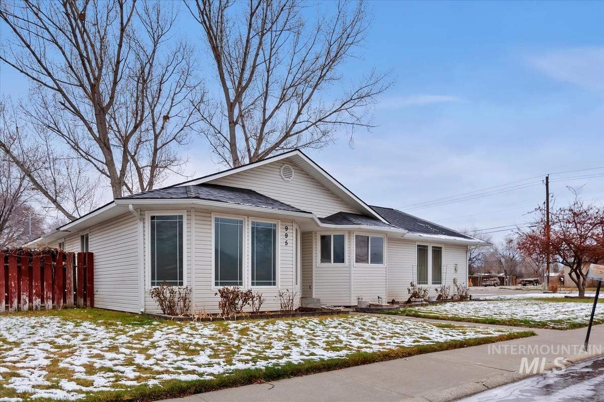995 N 13th E., Mountain Home, Idaho 83647, 3 Bedrooms, 2 Bathrooms, Residential For Sale, Price $340,000,MLS 98971423
