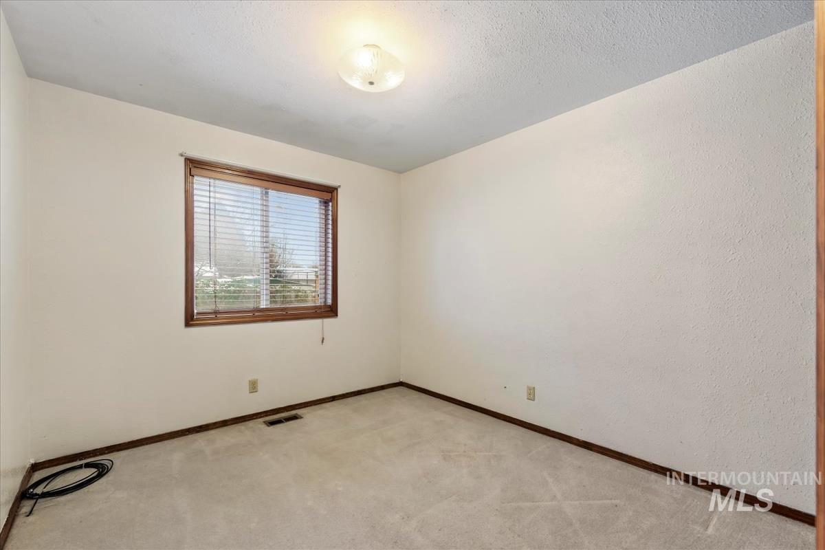 995 N 13th E., Mountain Home, Idaho 83647, 3 Bedrooms, 2 Bathrooms, Residential For Sale, Price $340,000,MLS 98971423