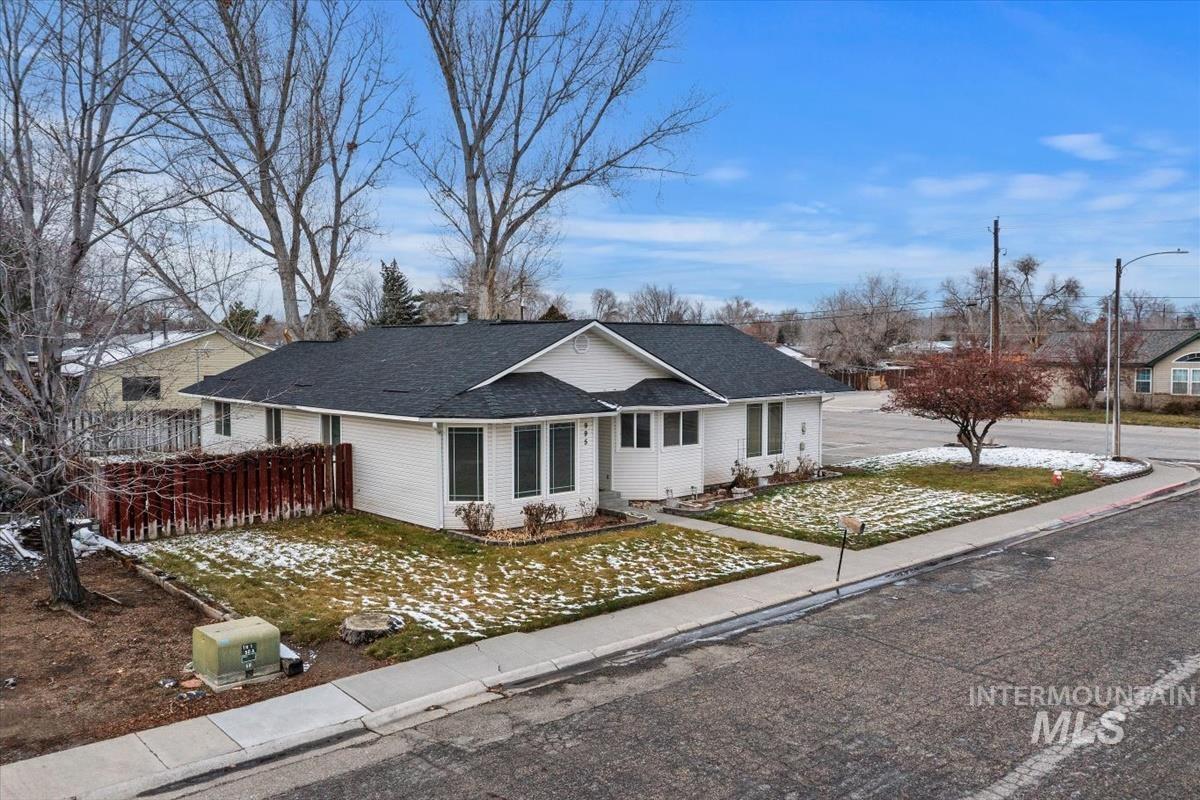 995 N 13th E., Mountain Home, Idaho 83647, 3 Bedrooms, 2 Bathrooms, Residential For Sale, Price $340,000,MLS 98971423