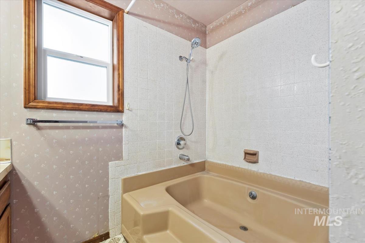 995 N 13th E., Mountain Home, Idaho 83647, 3 Bedrooms, 2 Bathrooms, Residential For Sale, Price $340,000,MLS 98971423