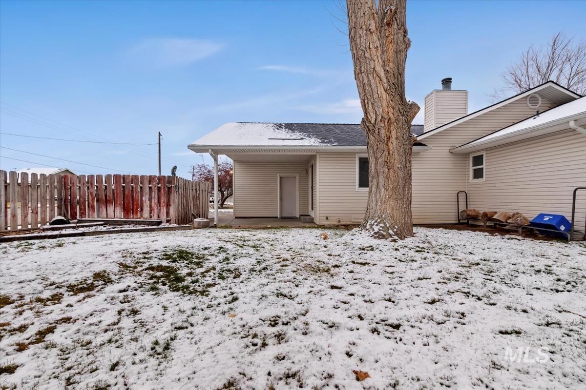 995 N 13th E., Mountain Home, Idaho 83647, 3 Bedrooms, 2 Bathrooms, Residential For Sale, Price $340,000,MLS 98971423