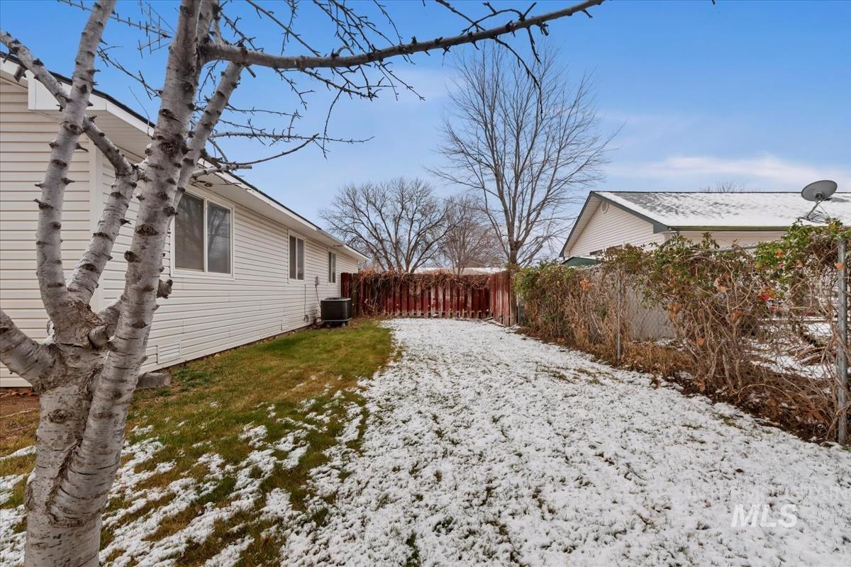 995 N 13th E., Mountain Home, Idaho 83647, 3 Bedrooms, 2 Bathrooms, Residential For Sale, Price $340,000,MLS 98971423