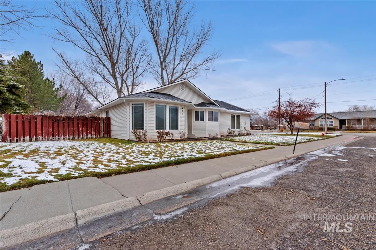 995 N 13th E., Mountain Home, Idaho 83647, 3 Bedrooms, 2 Bathrooms, Residential For Sale, Price $340,000,MLS 98971423