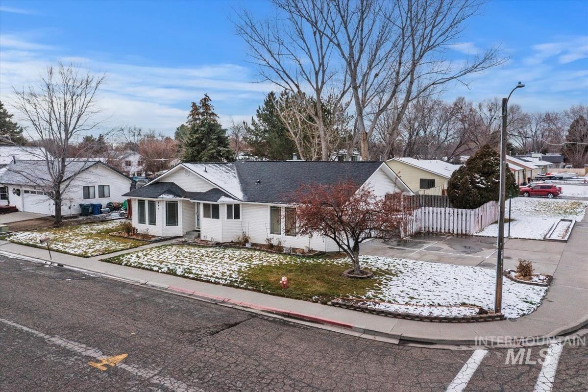 995 N 13th E., Mountain Home, Idaho 83647, 3 Bedrooms, 2 Bathrooms, Residential For Sale, Price $340,000,MLS 98971423