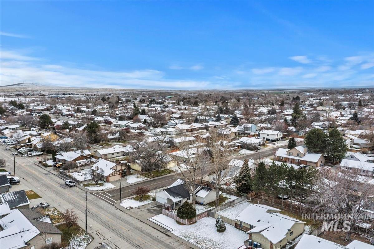 995 N 13th E., Mountain Home, Idaho 83647, 3 Bedrooms, 2 Bathrooms, Residential For Sale, Price $340,000,MLS 98971423