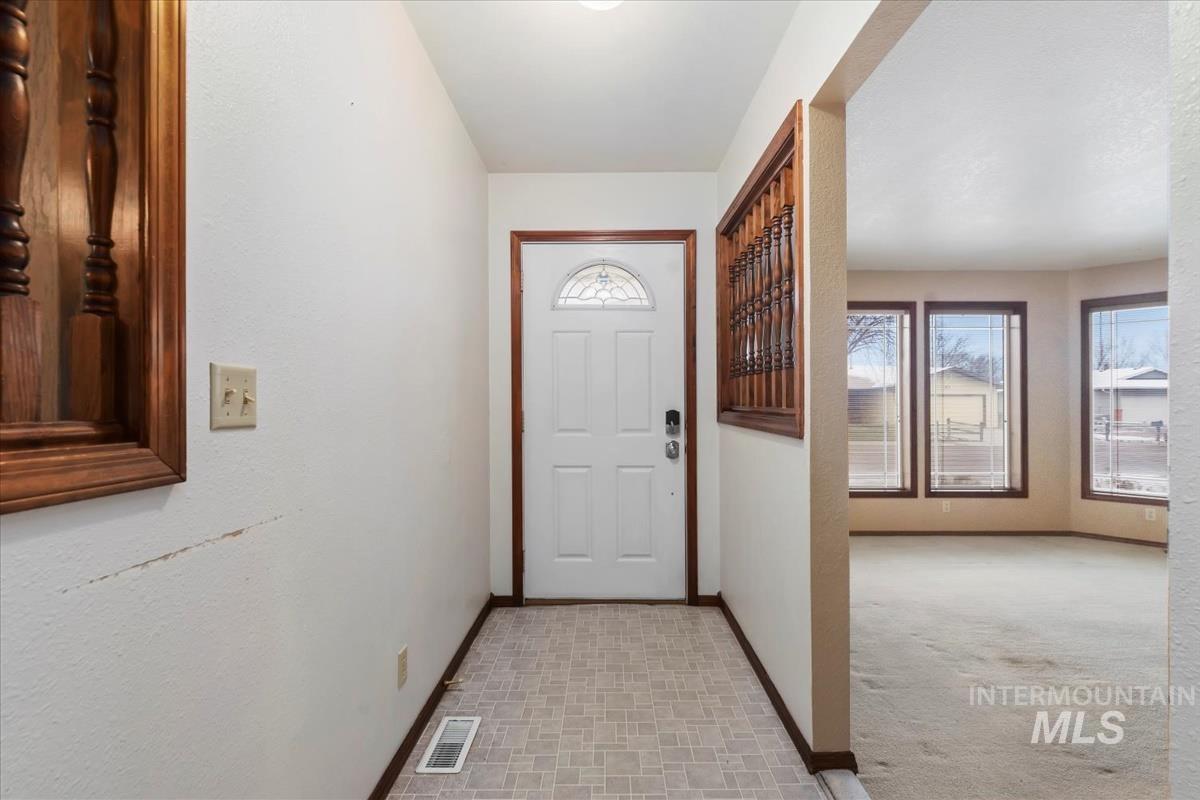 995 N 13th E., Mountain Home, Idaho 83647, 3 Bedrooms, 2 Bathrooms, Residential For Sale, Price $340,000,MLS 98971423