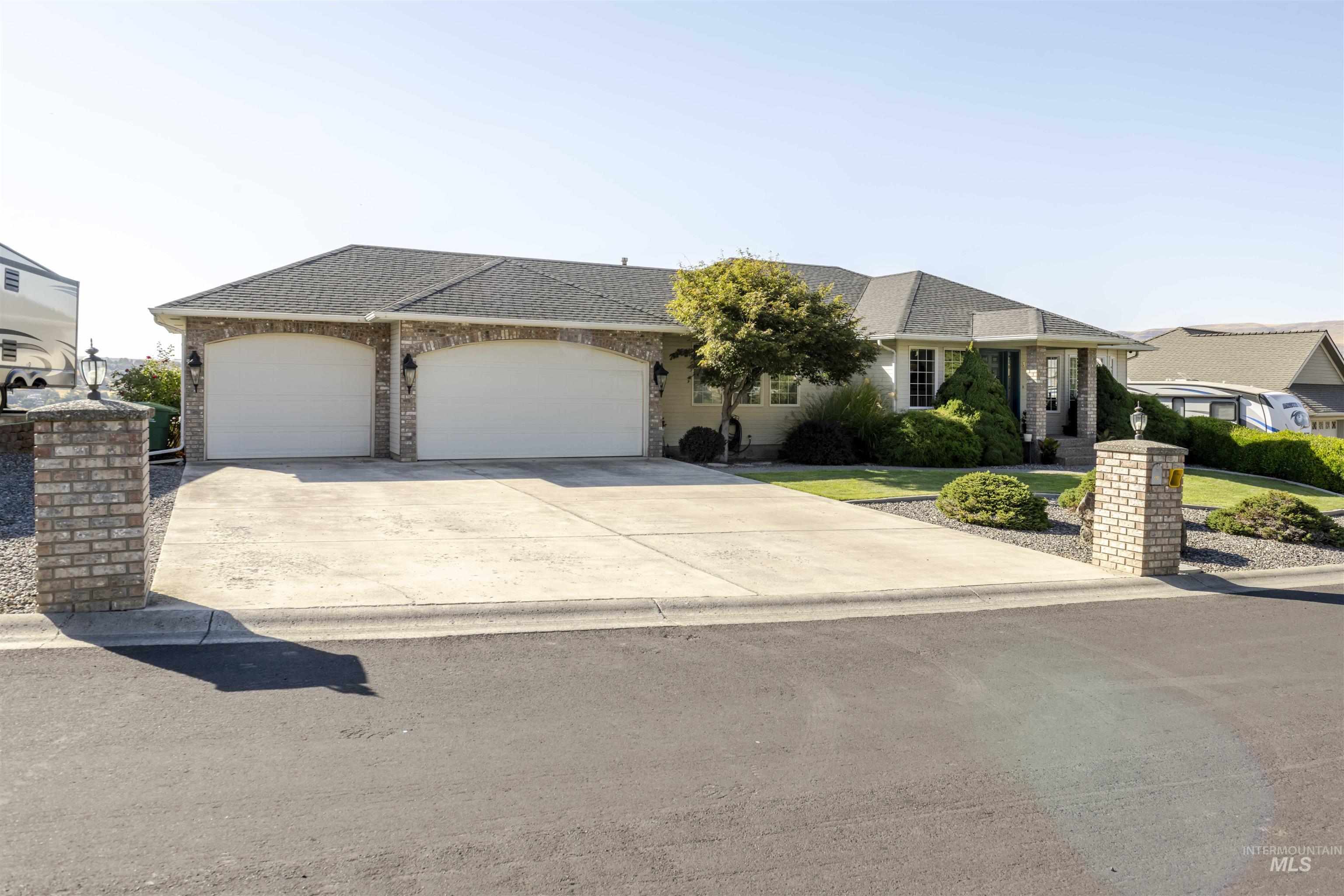 331 Reservoir Dr, Lewiston, Idaho 83501, 4 Bedrooms, 3 Bathrooms, Residential For Sale, Price $550,000,MLS 98971424