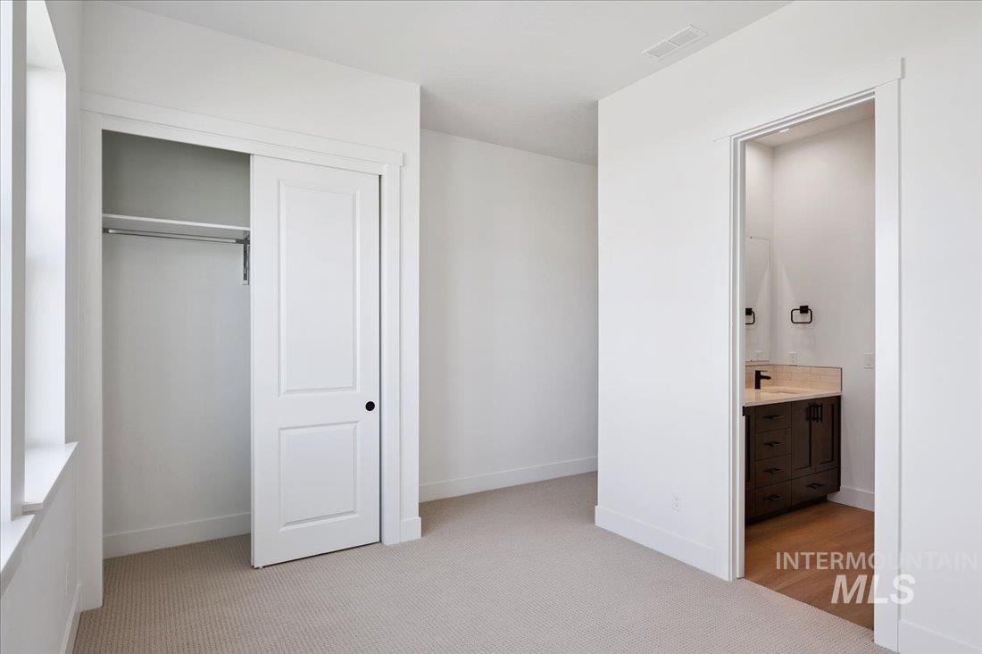 5641 N Christian Ave, Meridian, Idaho 83646, 3 Bedrooms, 2.5 Bathrooms, Residential For Sale, Price $649,000,MLS 98971428