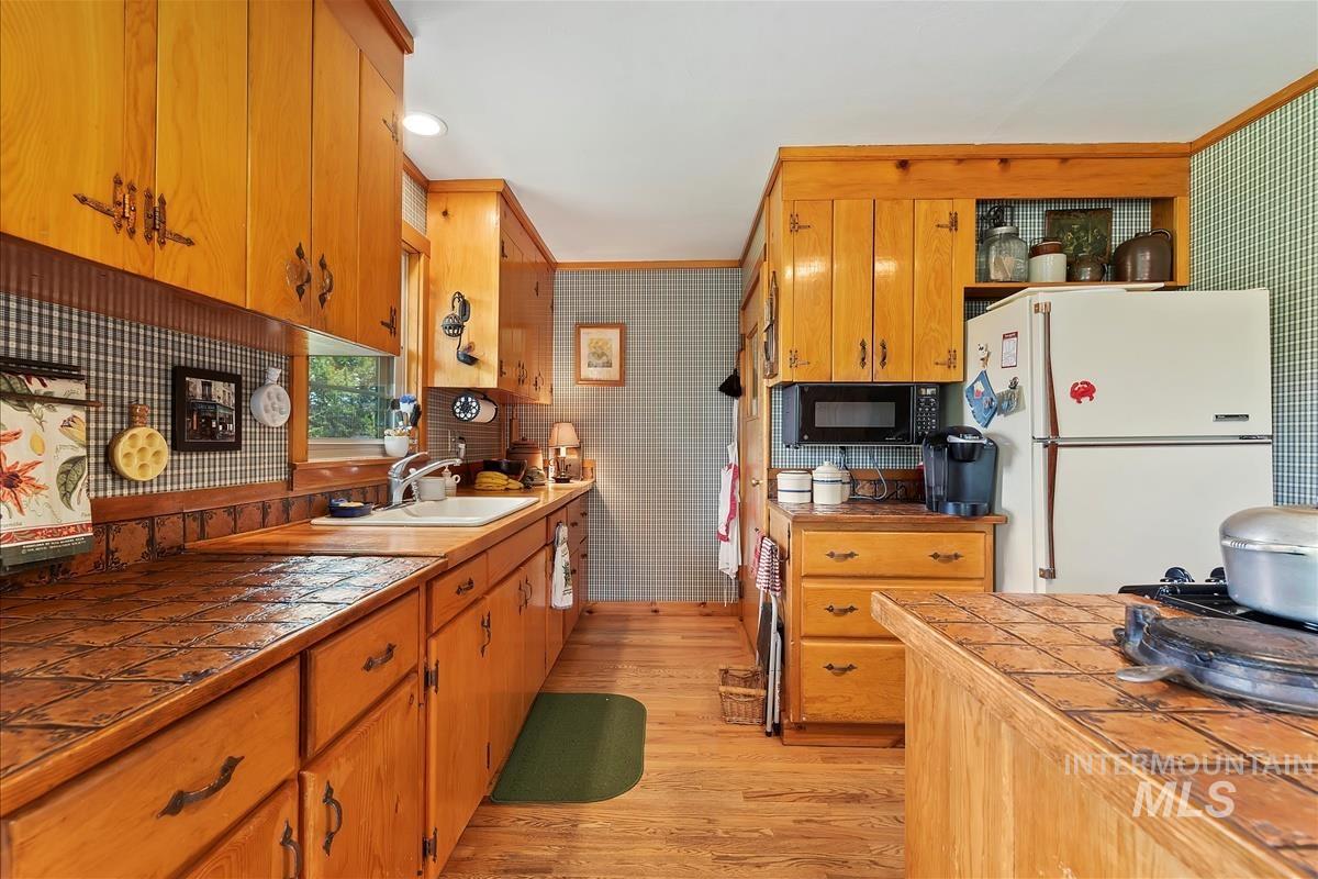 798 and 806 High Valley Rd, High Valley, Idaho 83611, 4 Bedrooms, 2 Bathrooms, Residential For Sale, Price $1,175,000,MLS 98971432