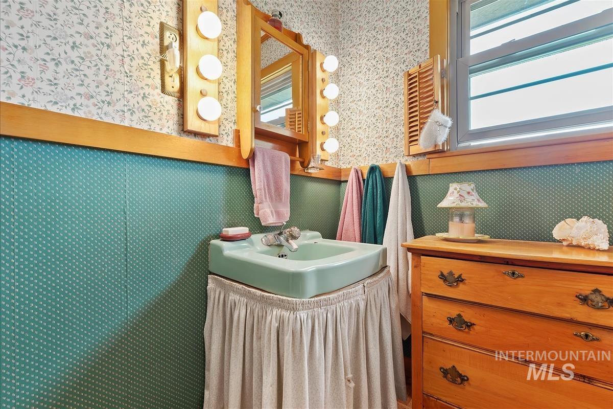 798 & 806 High Valley Rd, High Valley, Idaho 83611, 4 Bedrooms, 2 Bathrooms, Residential For Sale, Price $695,000,MLS 98971433