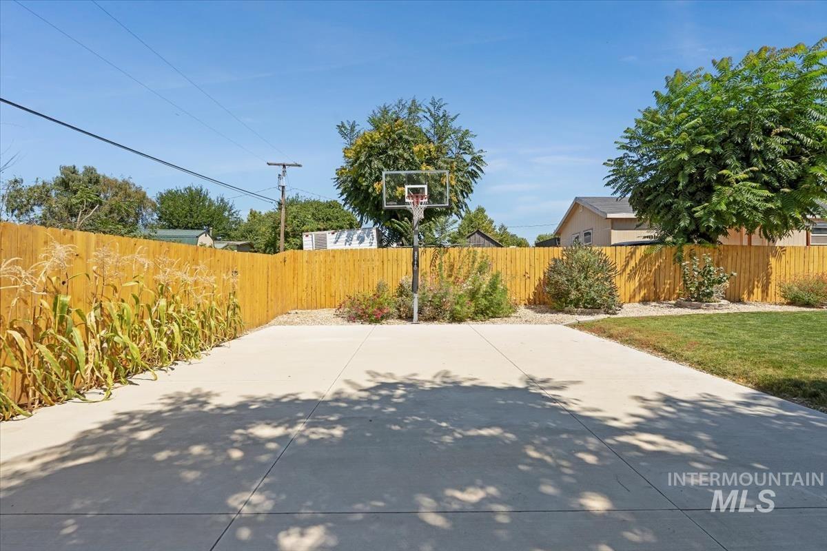 513 Randolph, Melba, Idaho 83641, 3 Bedrooms, 2 Bathrooms, Residential For Sale, Price $290,000,MLS 98971442