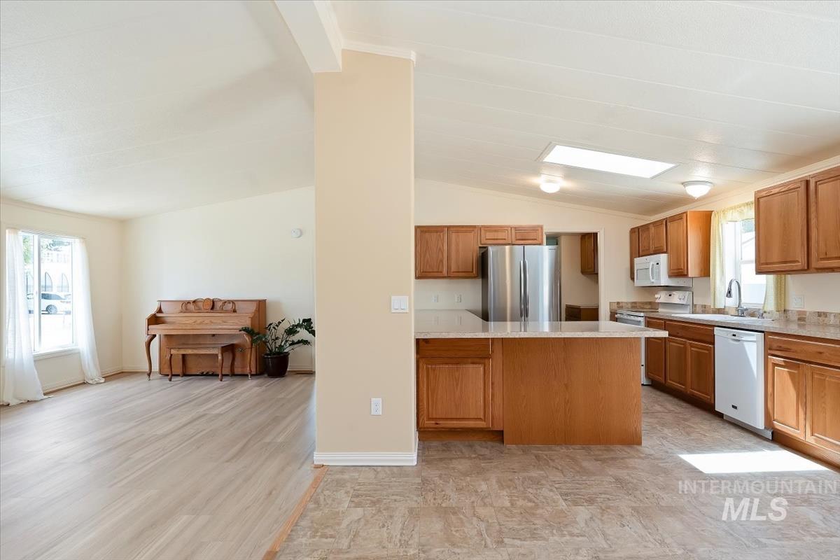 513 Randolph, Melba, Idaho 83641, 3 Bedrooms, 2 Bathrooms, Residential For Sale, Price $290,000,MLS 98971442