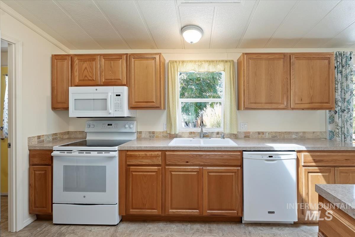 513 Randolph, Melba, Idaho 83641, 3 Bedrooms, 2 Bathrooms, Residential For Sale, Price $290,000,MLS 98971442