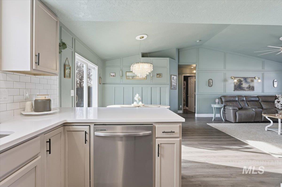 157 E Bay Owl, Kuna, Idaho 83634, 3 Bedrooms, 2 Bathrooms, Residential For Sale, Price $397,000,MLS 98971444