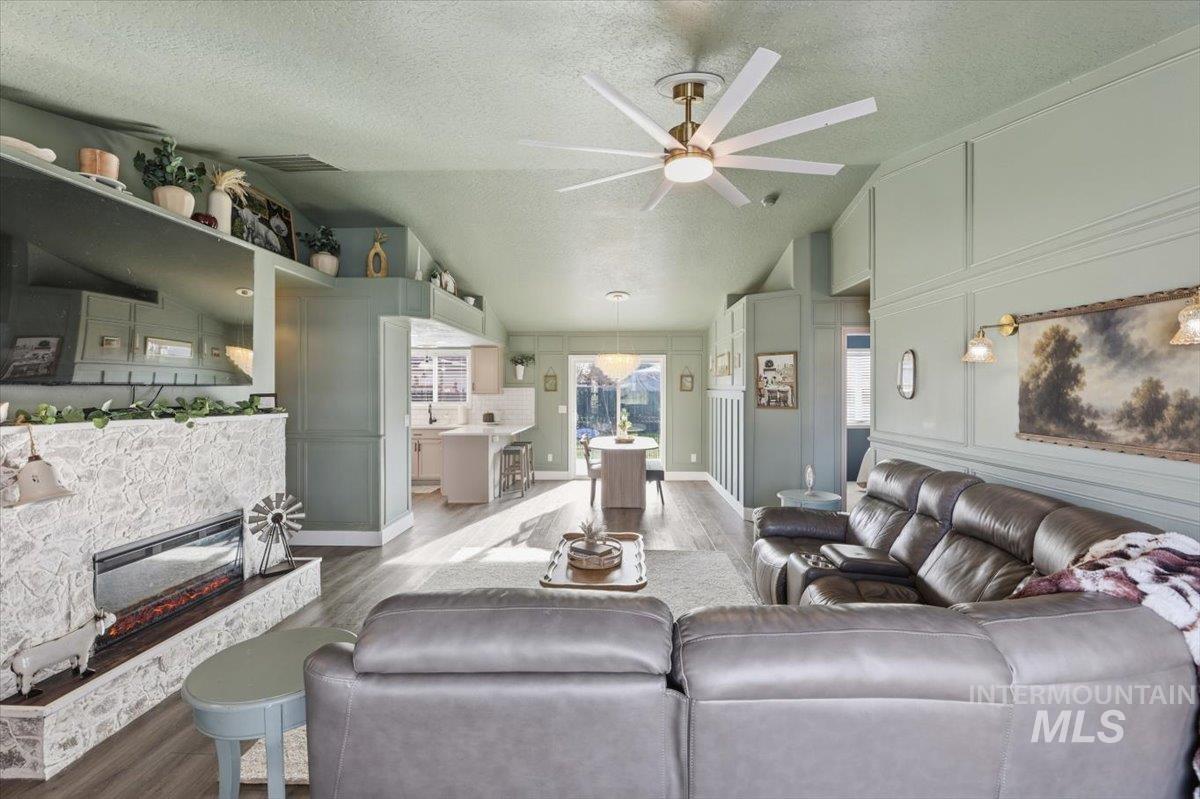 157 E Bay Owl, Kuna, Idaho 83634, 3 Bedrooms, 2 Bathrooms, Residential For Sale, Price $397,000,MLS 98971444