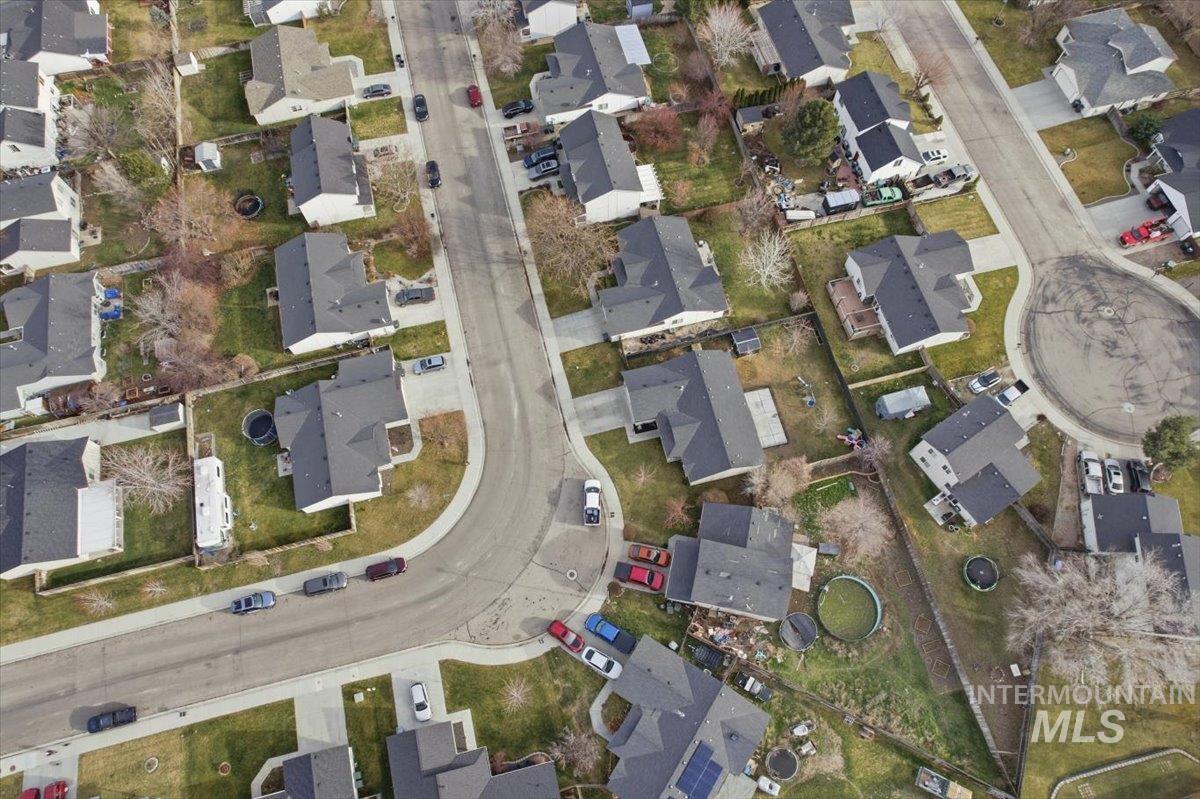 157 E Bay Owl, Kuna, Idaho 83634, 3 Bedrooms, 2 Bathrooms, Residential For Sale, Price $397,000,MLS 98971444