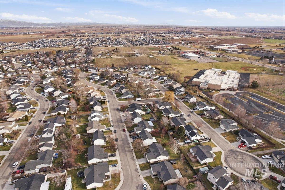 157 E Bay Owl, Kuna, Idaho 83634, 3 Bedrooms, 2 Bathrooms, Residential For Sale, Price $397,000,MLS 98971444