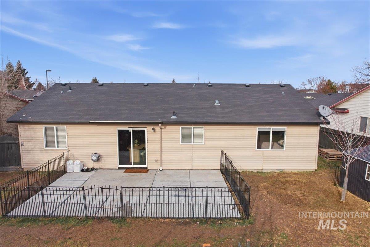 157 E Bay Owl, Kuna, Idaho 83634, 3 Bedrooms, 2 Bathrooms, Residential For Sale, Price $397,000,MLS 98971444