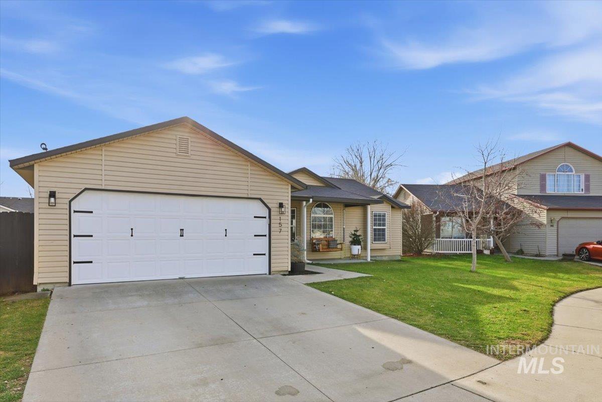 157 E Bay Owl, Kuna, Idaho 83634, 3 Bedrooms, 2 Bathrooms, Residential For Sale, Price $397,000,MLS 98971444