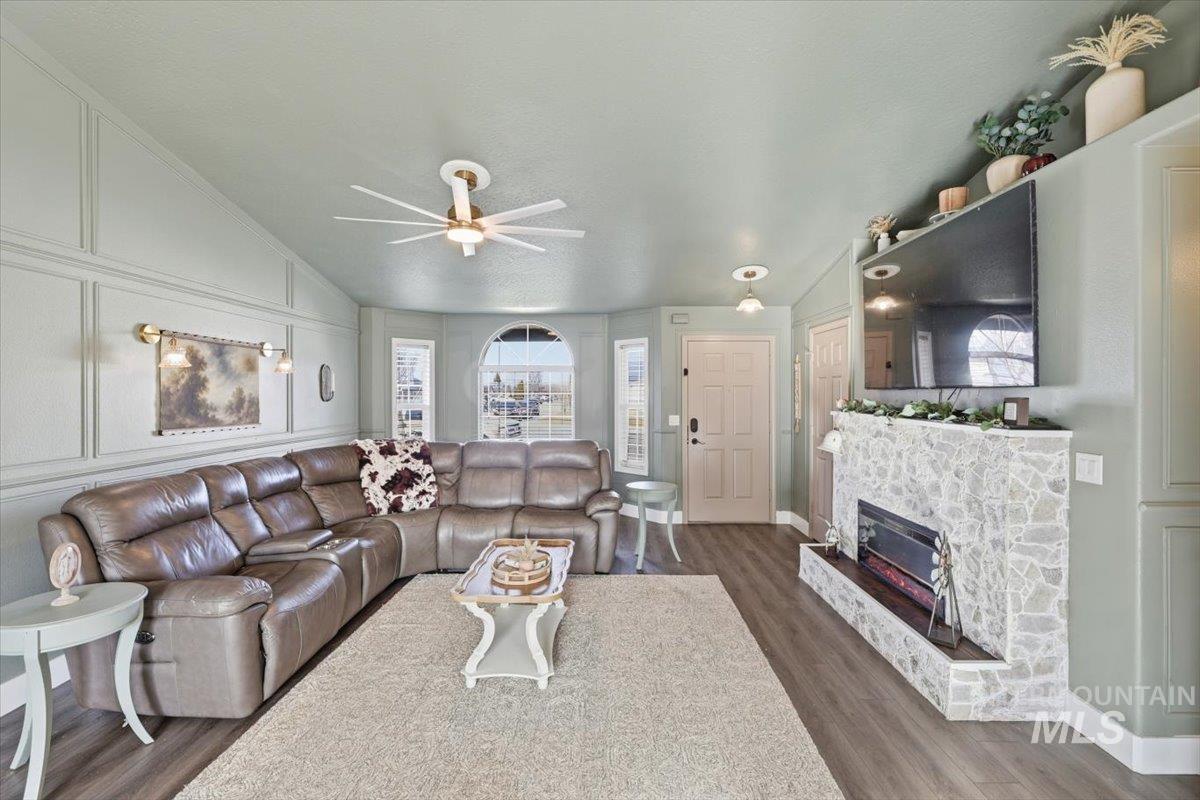 157 E Bay Owl, Kuna, Idaho 83634, 3 Bedrooms, 2 Bathrooms, Residential For Sale, Price $397,000,MLS 98971444