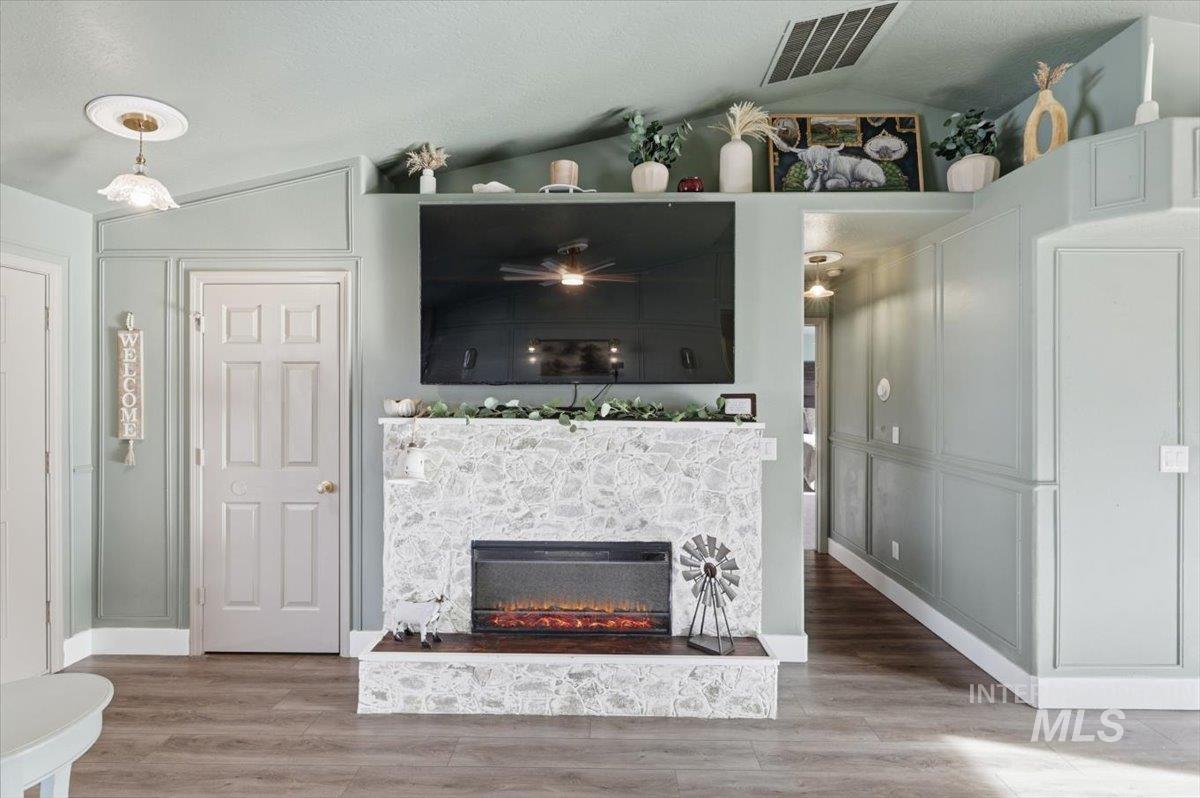 157 E Bay Owl, Kuna, Idaho 83634, 3 Bedrooms, 2 Bathrooms, Residential For Sale, Price $397,000,MLS 98971444