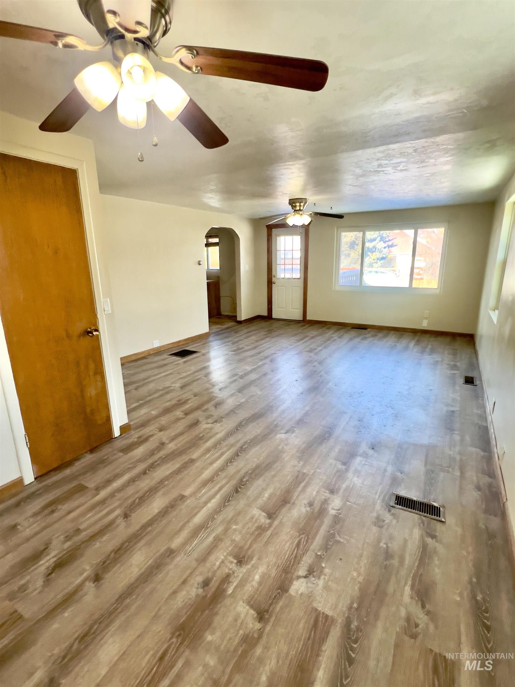 427 W 6th Ave, Jerome, Idaho 83338, 2 Bedrooms, 2 Bathrooms, Residential For Sale, Price $289,000,MLS 98971445