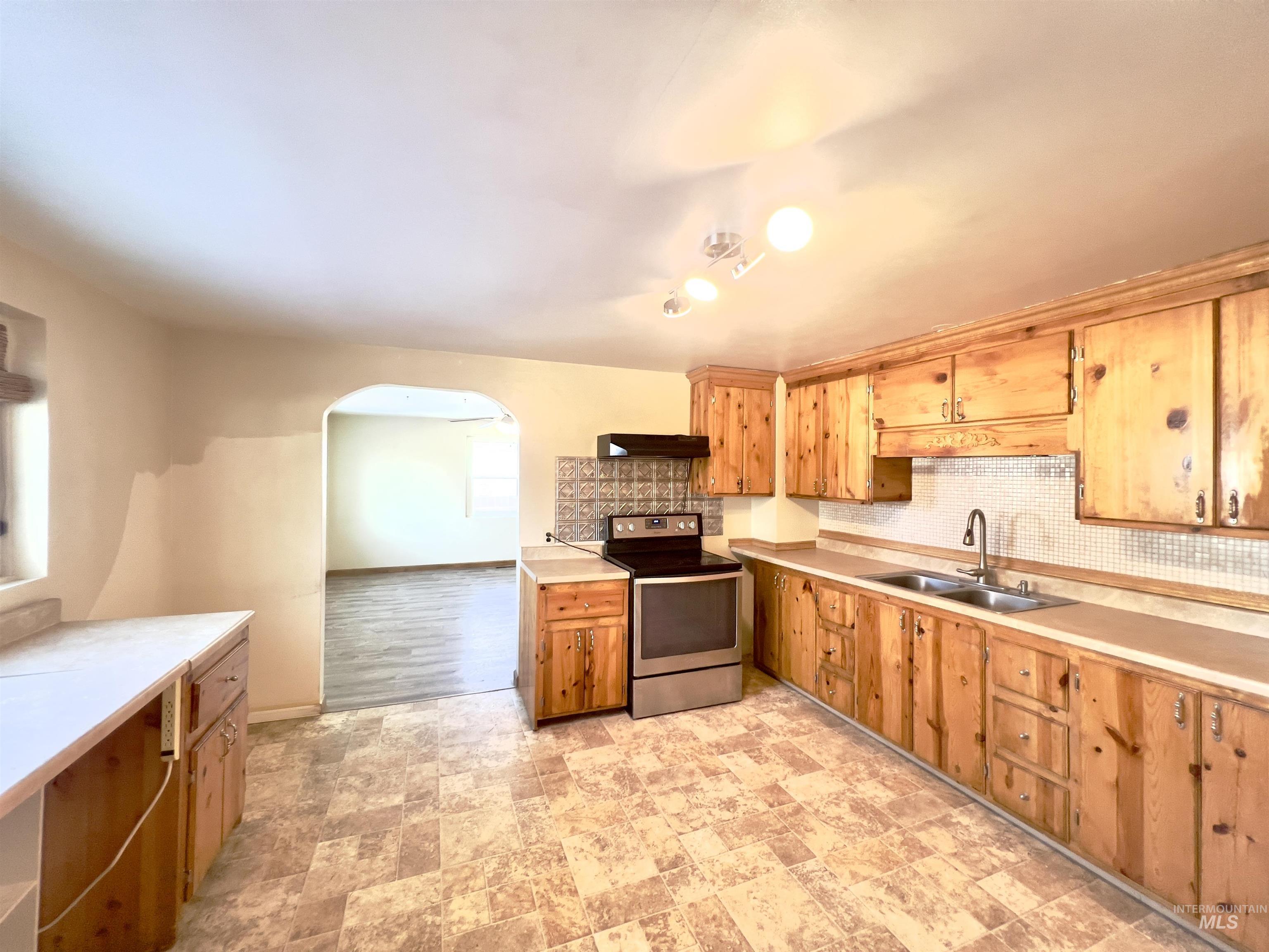 427 W 6th Ave, Jerome, Idaho 83338, 2 Bedrooms, 2 Bathrooms, Residential For Sale, Price $289,000,MLS 98971445
