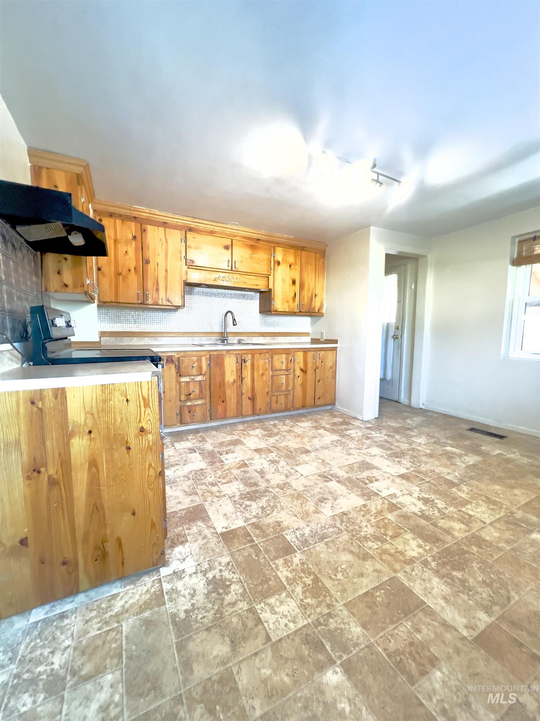 427 W 6th Ave, Jerome, Idaho 83338, 2 Bedrooms, 2 Bathrooms, Residential For Sale, Price $289,000,MLS 98971445