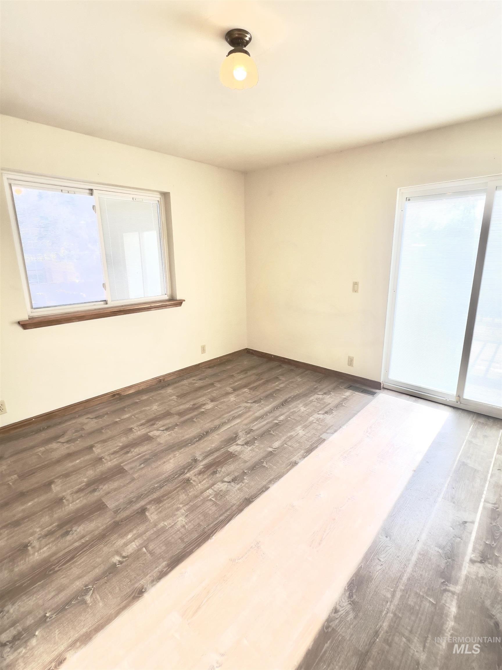 427 W 6th Ave, Jerome, Idaho 83338, 2 Bedrooms, 2 Bathrooms, Residential For Sale, Price $289,000,MLS 98971445