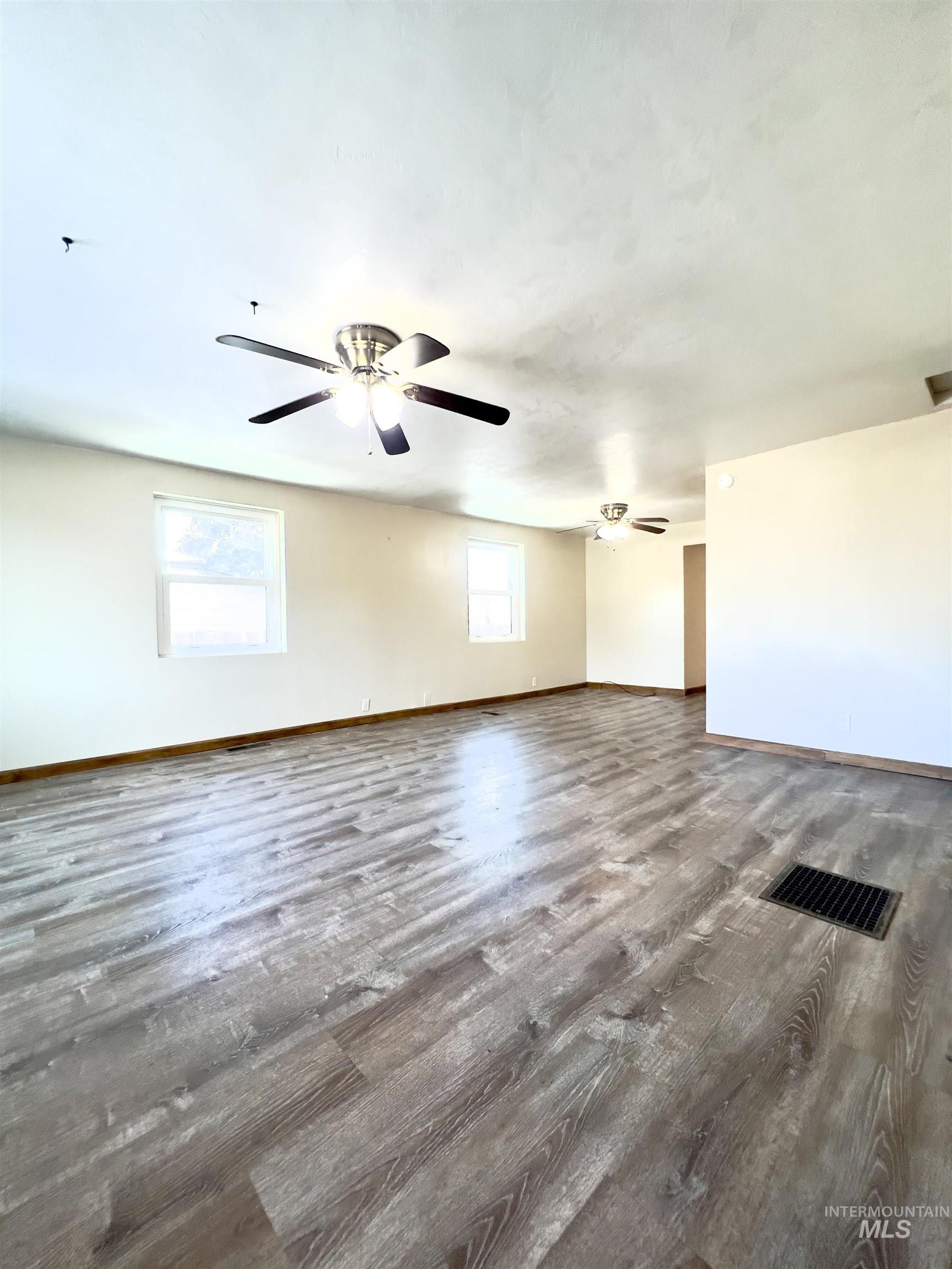 427 W 6th Ave, Jerome, Idaho 83338, 2 Bedrooms, 2 Bathrooms, Residential For Sale, Price $289,000,MLS 98971445