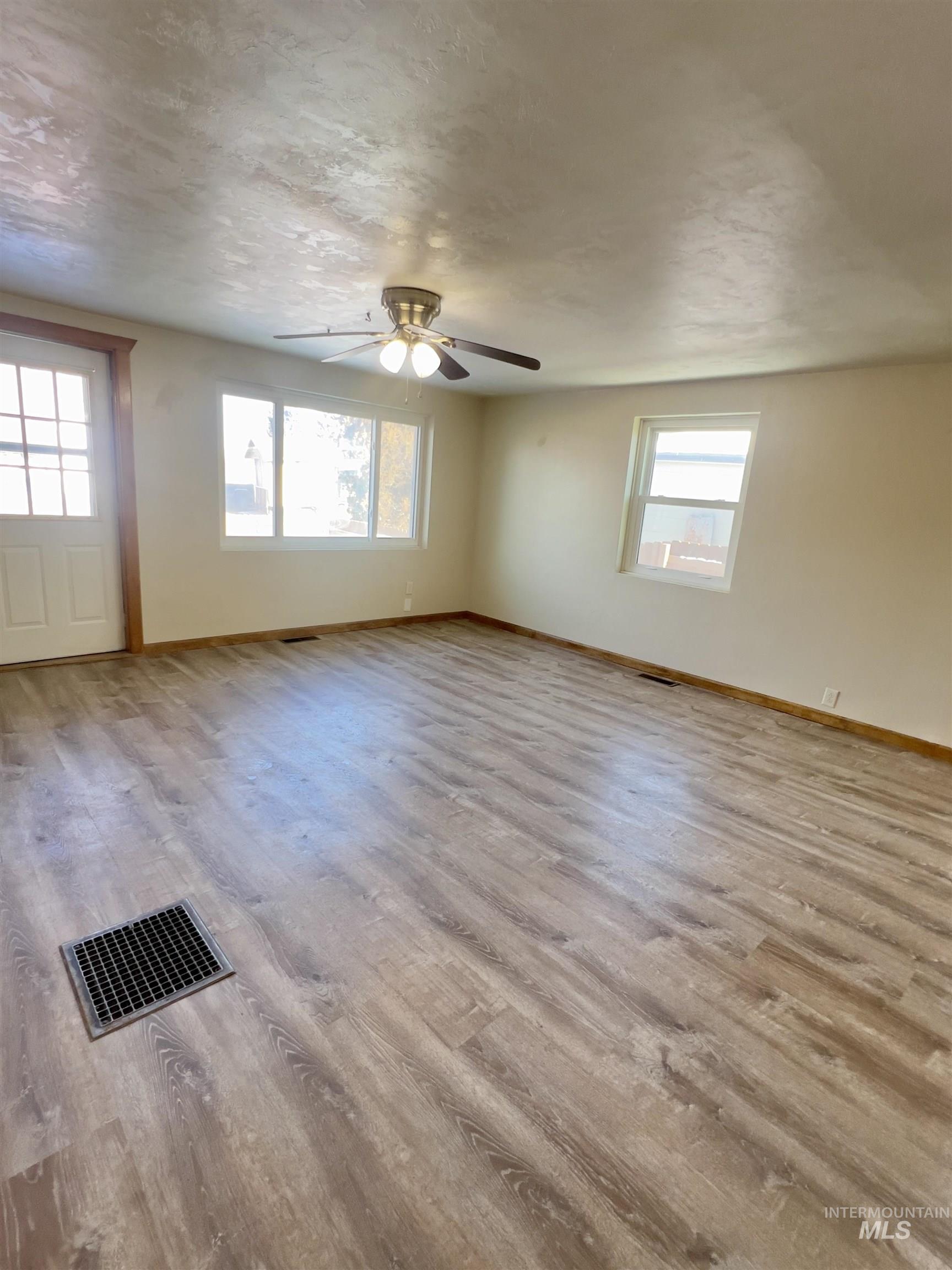 427 W 6th Ave, Jerome, Idaho 83338, 2 Bedrooms, 2 Bathrooms, Residential For Sale, Price $289,000,MLS 98971445