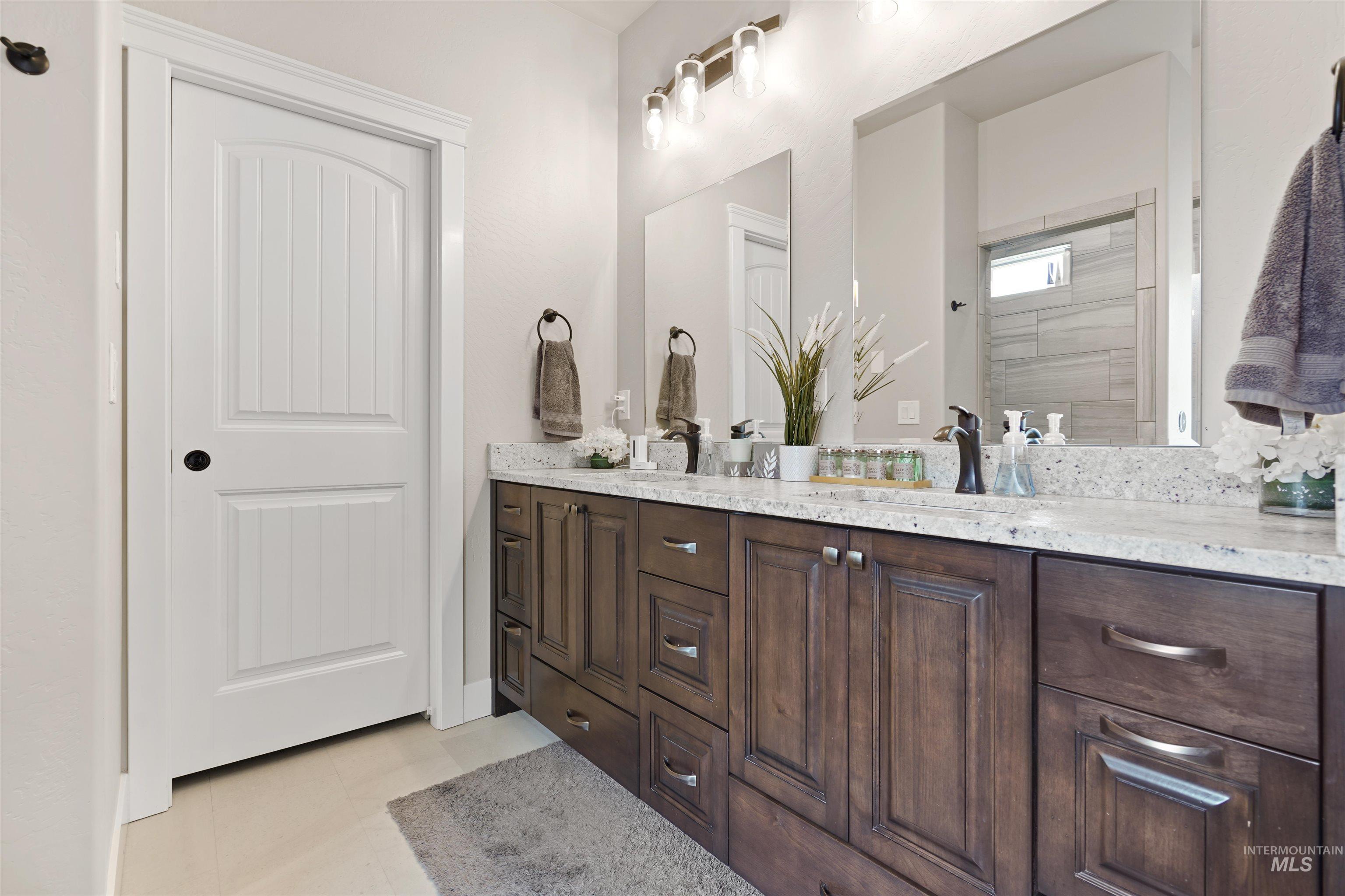 561 Biscotti Loop, Heyburn, Idaho 83336, 5 Bedrooms, 3 Bathrooms, Residential For Sale, Price $535,000,MLS 98971446