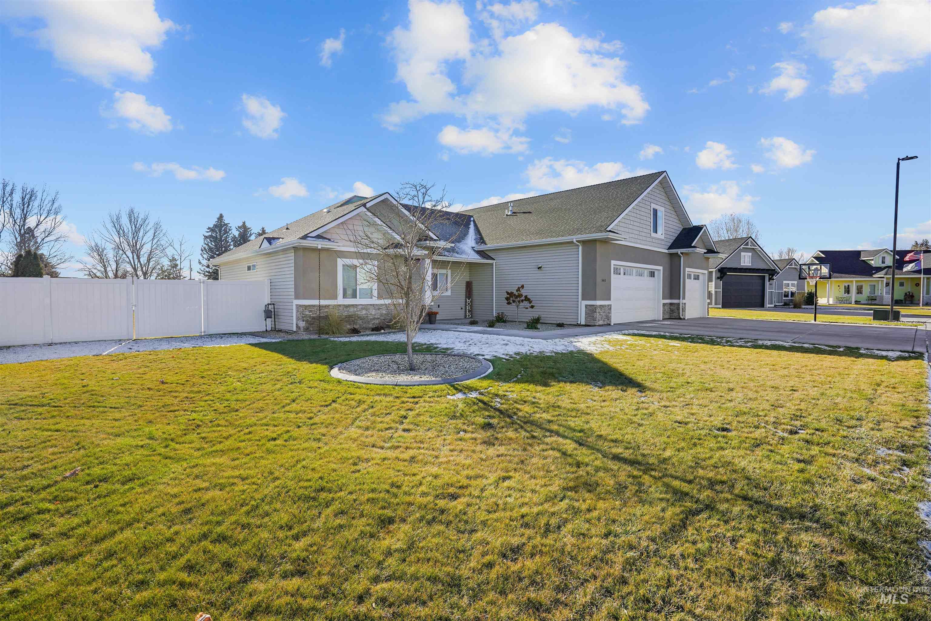 561 Biscotti Loop, Heyburn, Idaho 83336, 5 Bedrooms, 3 Bathrooms, Residential For Sale, Price $535,000,MLS 98971446