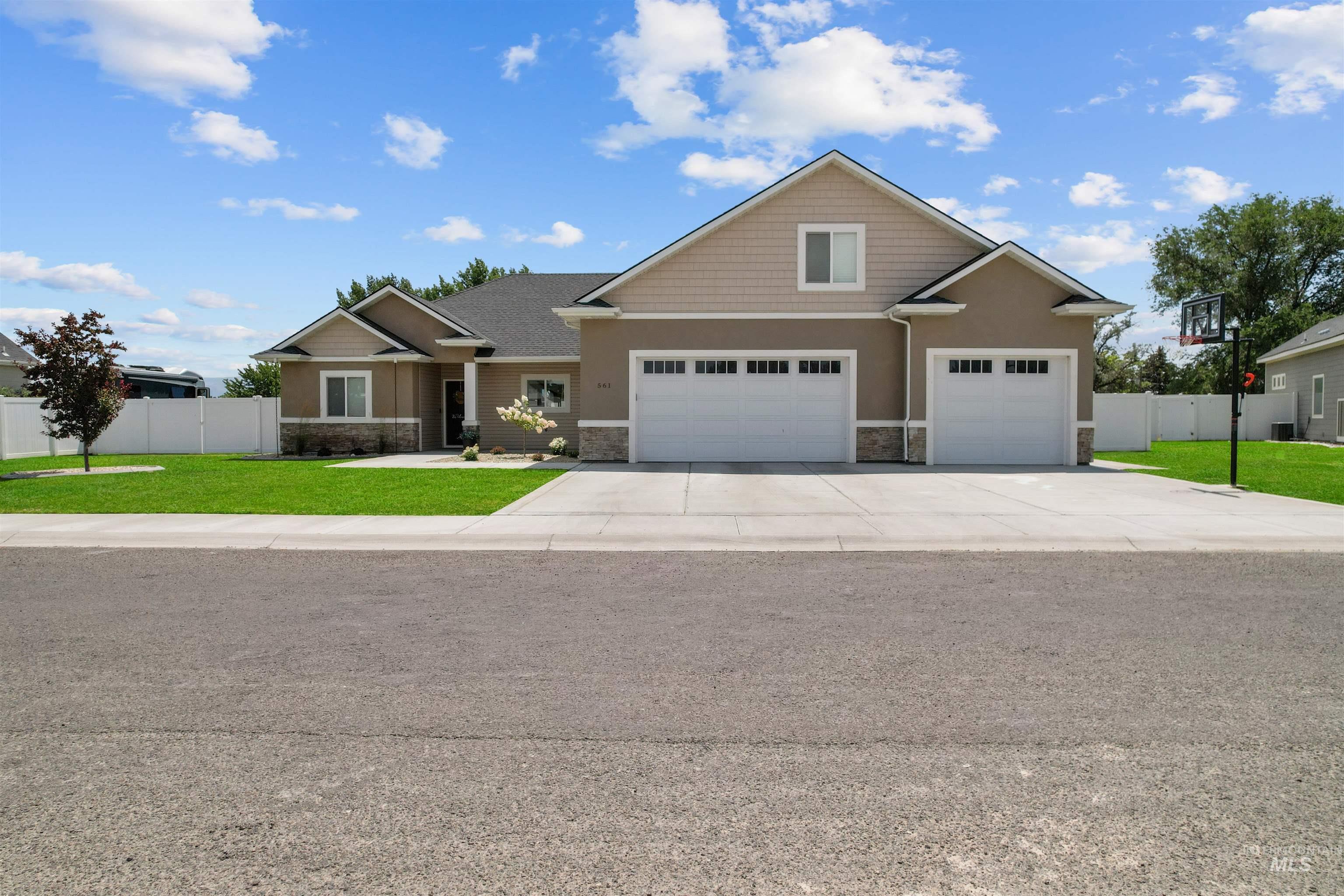 561 Biscotti Loop, Heyburn, Idaho 83336, 5 Bedrooms, 3 Bathrooms, Residential For Sale, Price $535,000,MLS 98971446