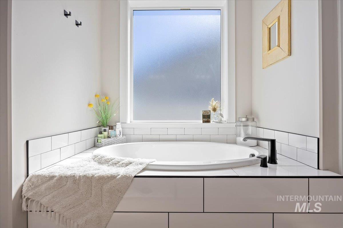 942 Paintbrush, Kimberly, Idaho 83341, 6 Bedrooms, 3.5 Bathrooms, Residential For Sale, Price $752,000, 98971450