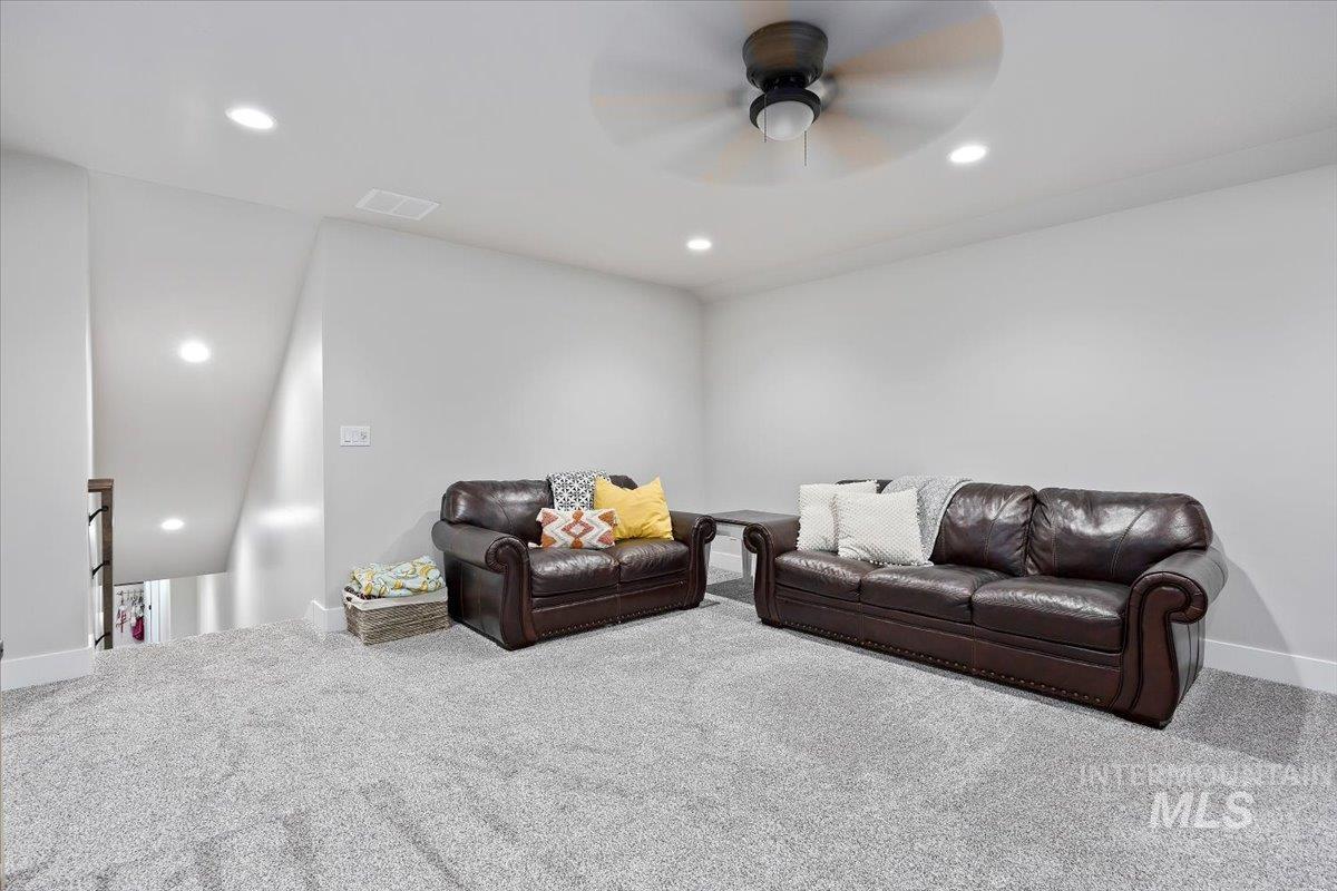 942 Paintbrush, Kimberly, Idaho 83341, 6 Bedrooms, 3.5 Bathrooms, Residential For Sale, Price $772,000,MLS 98971450