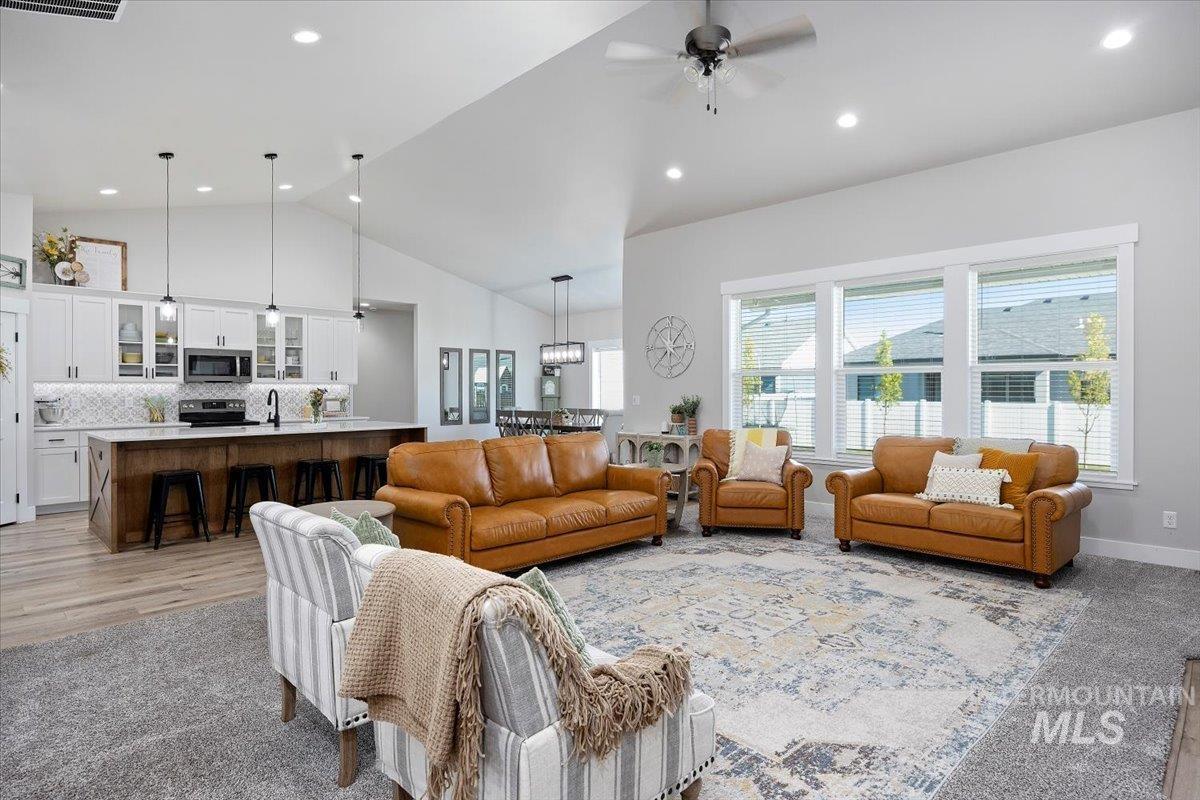 942 Paintbrush, Kimberly, Idaho 83341, 6 Bedrooms, 3.5 Bathrooms, Residential For Sale, Price $772,000,MLS 98971450