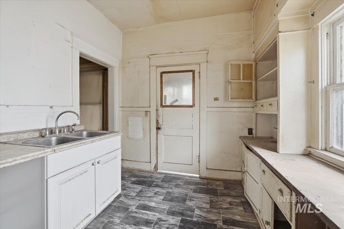 506 N 3rd St, Nyssa, Oregon 97913-3322, 2 Bedrooms, 1 Bathroom, Residential For Sale, Price $89,900,MLS 98971453