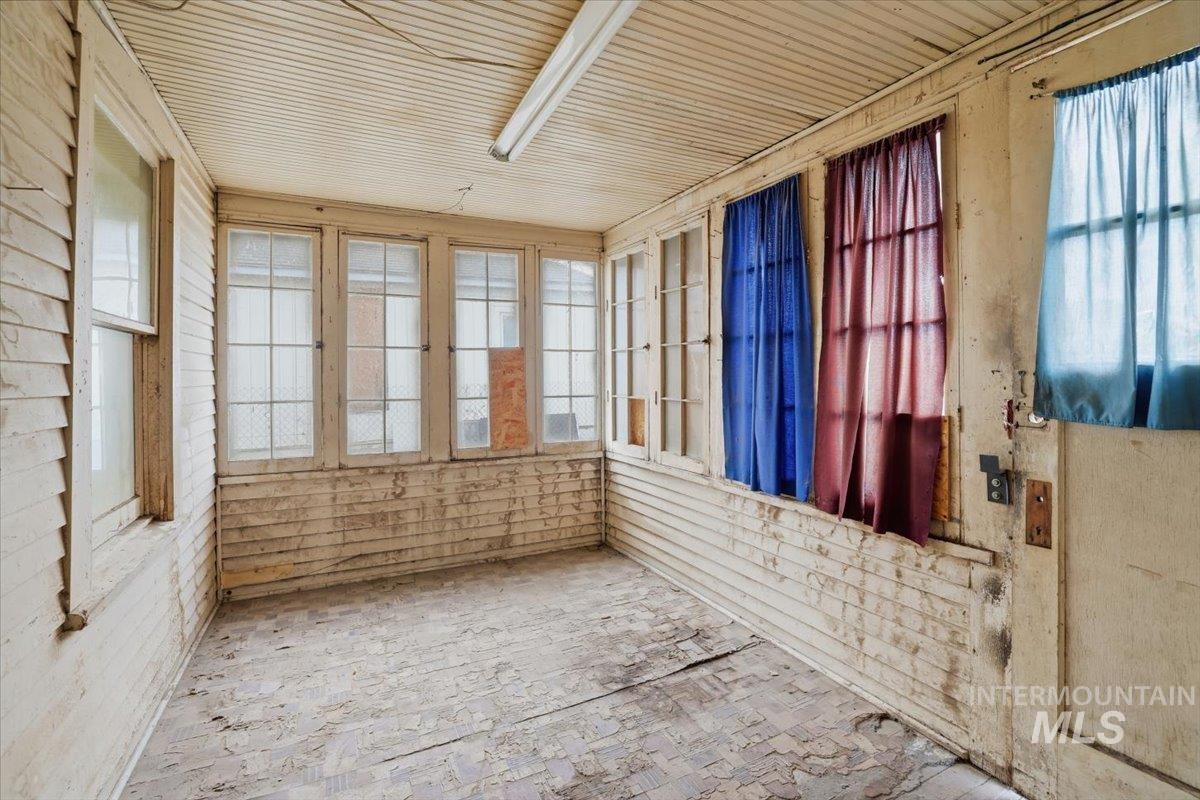 506 N 3rd St, Nyssa, Oregon 97913-3322, 2 Bedrooms, 1 Bathroom, Residential For Sale, Price $89,900,MLS 98971453