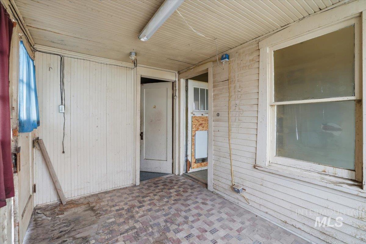 506 N 3rd St, Nyssa, Oregon 97913-3322, 2 Bedrooms, 1 Bathroom, Residential For Sale, Price $89,900,MLS 98971453