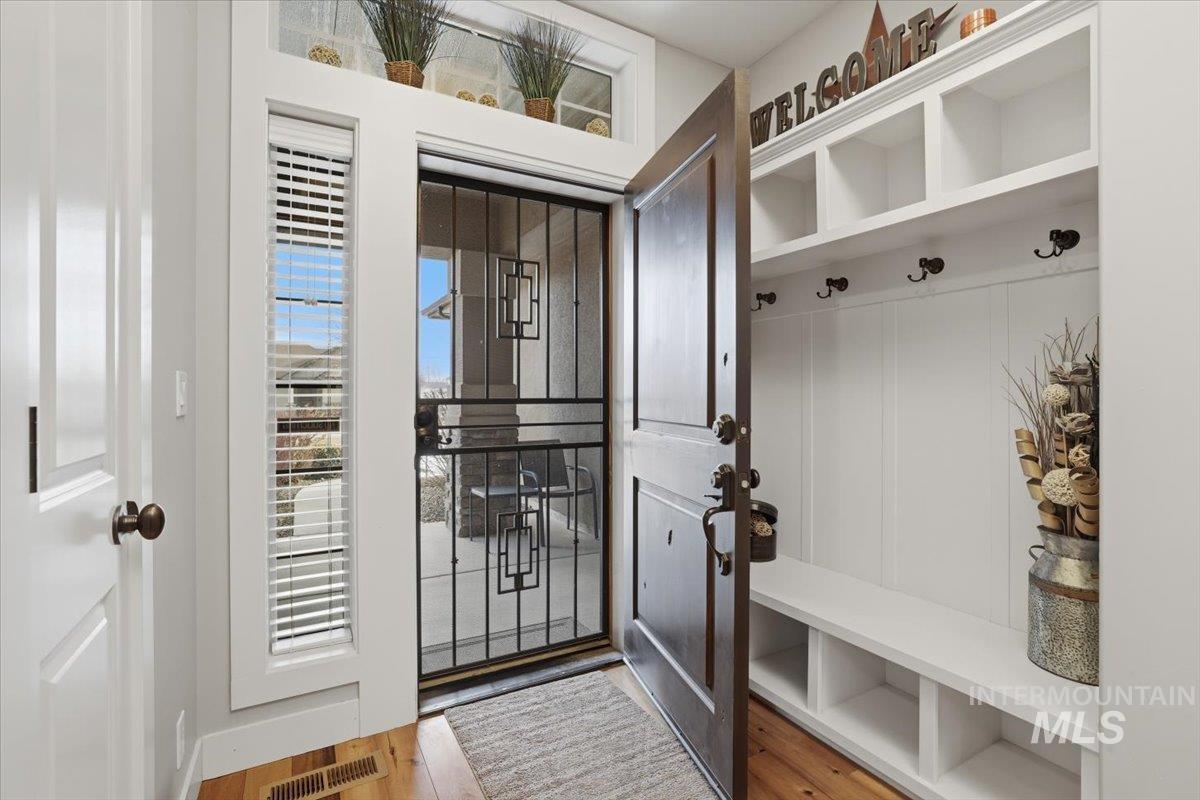 4604 Middlesboro Way, Caldwell, Idaho 83607, 3 Bedrooms, 2 Bathrooms, Residential For Sale, Price $599,900,MLS 98971454