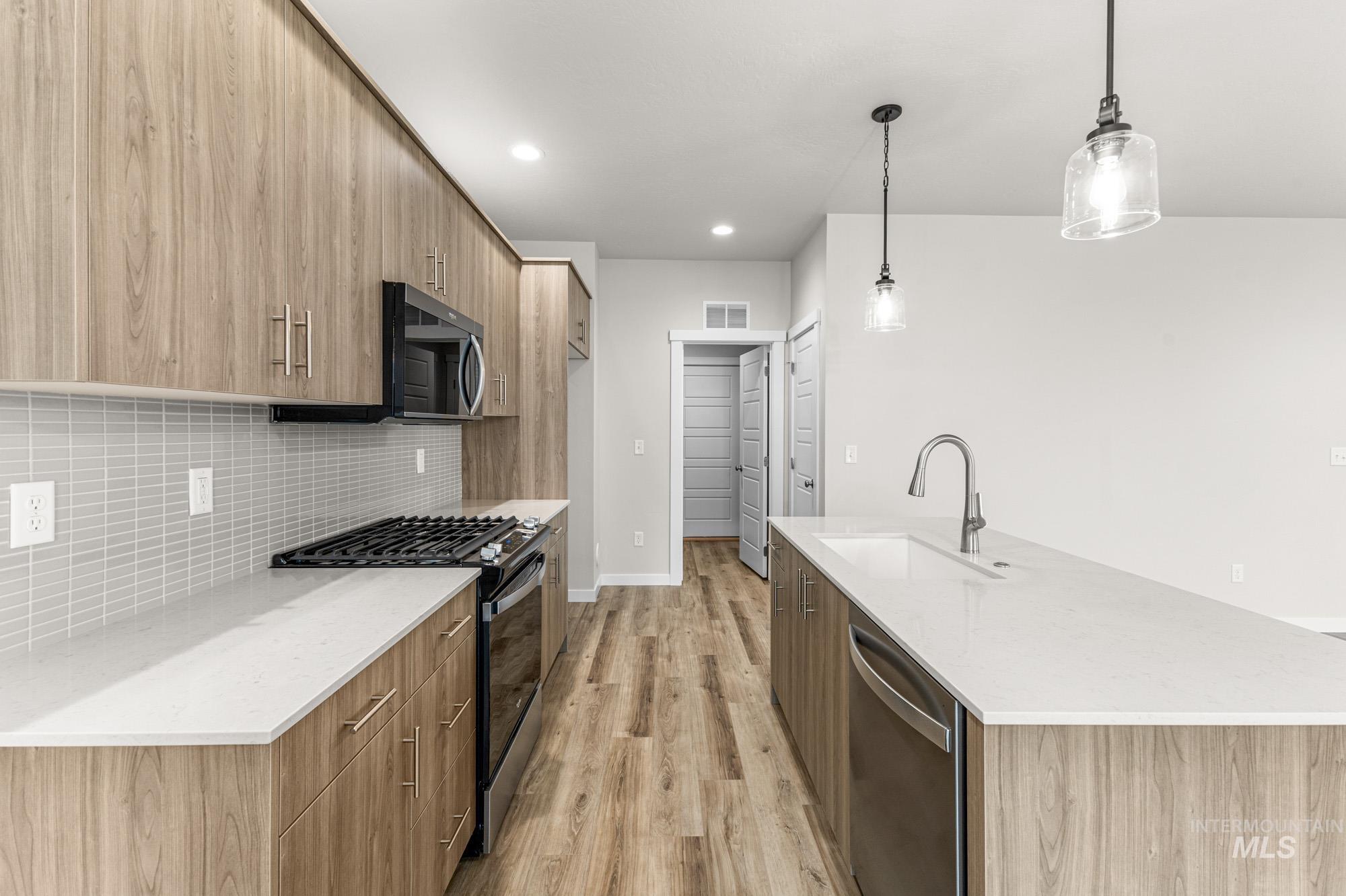 10467 W Tinder St, Star, Idaho 83669, 3 Bedrooms, 2.5 Bathrooms, Residential For Sale, Price $442,990,MLS 98971456