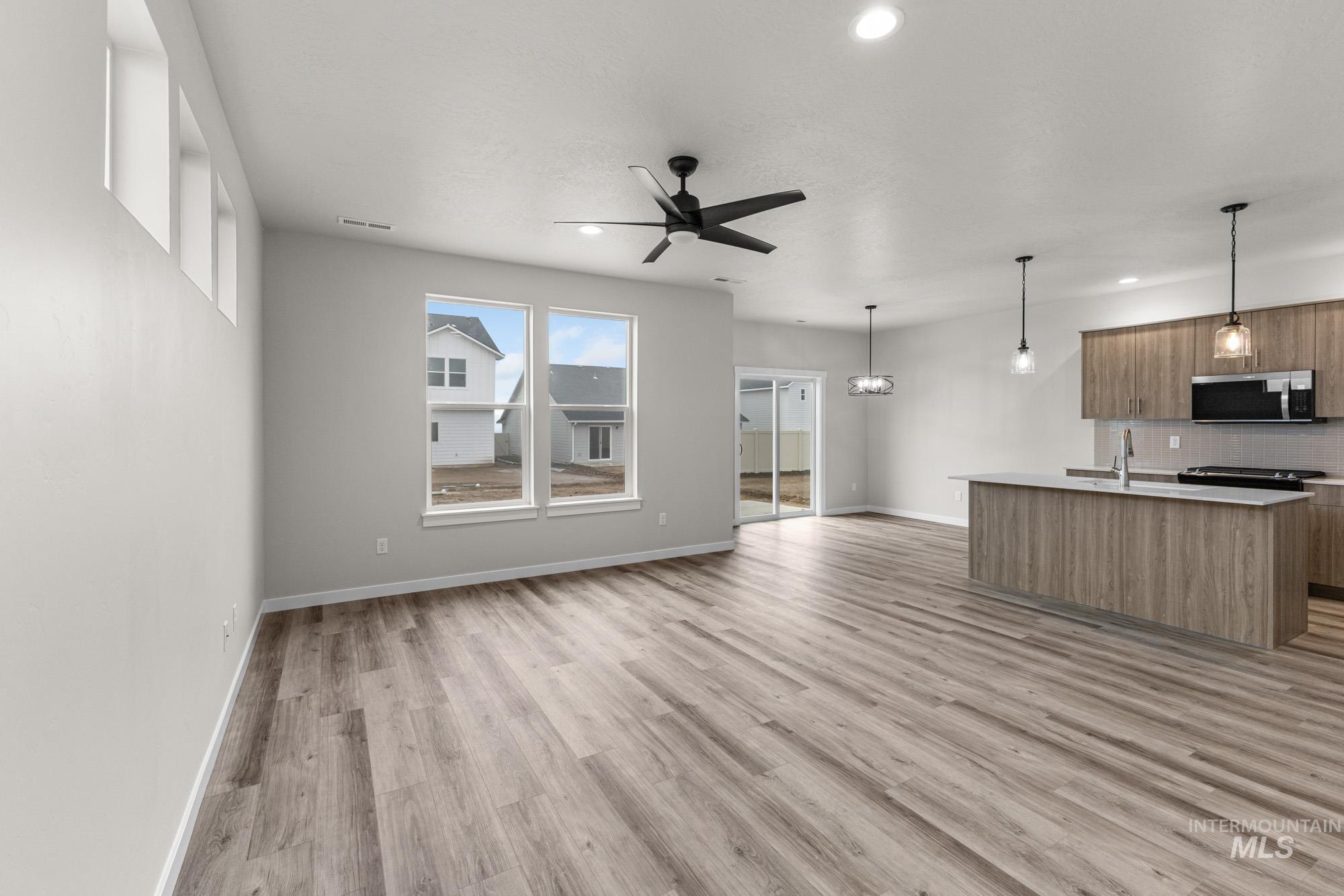 10467 W Tinder St, Star, Idaho 83669, 3 Bedrooms, 2.5 Bathrooms, Residential For Sale, Price $442,990,MLS 98971456