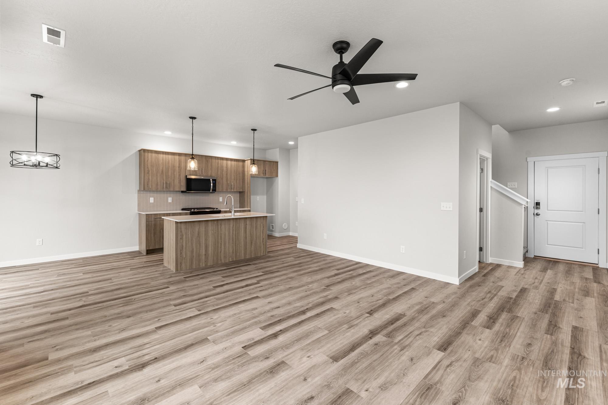 10467 W Tinder St, Star, Idaho 83669, 3 Bedrooms, 2.5 Bathrooms, Residential For Sale, Price $442,990,MLS 98971456