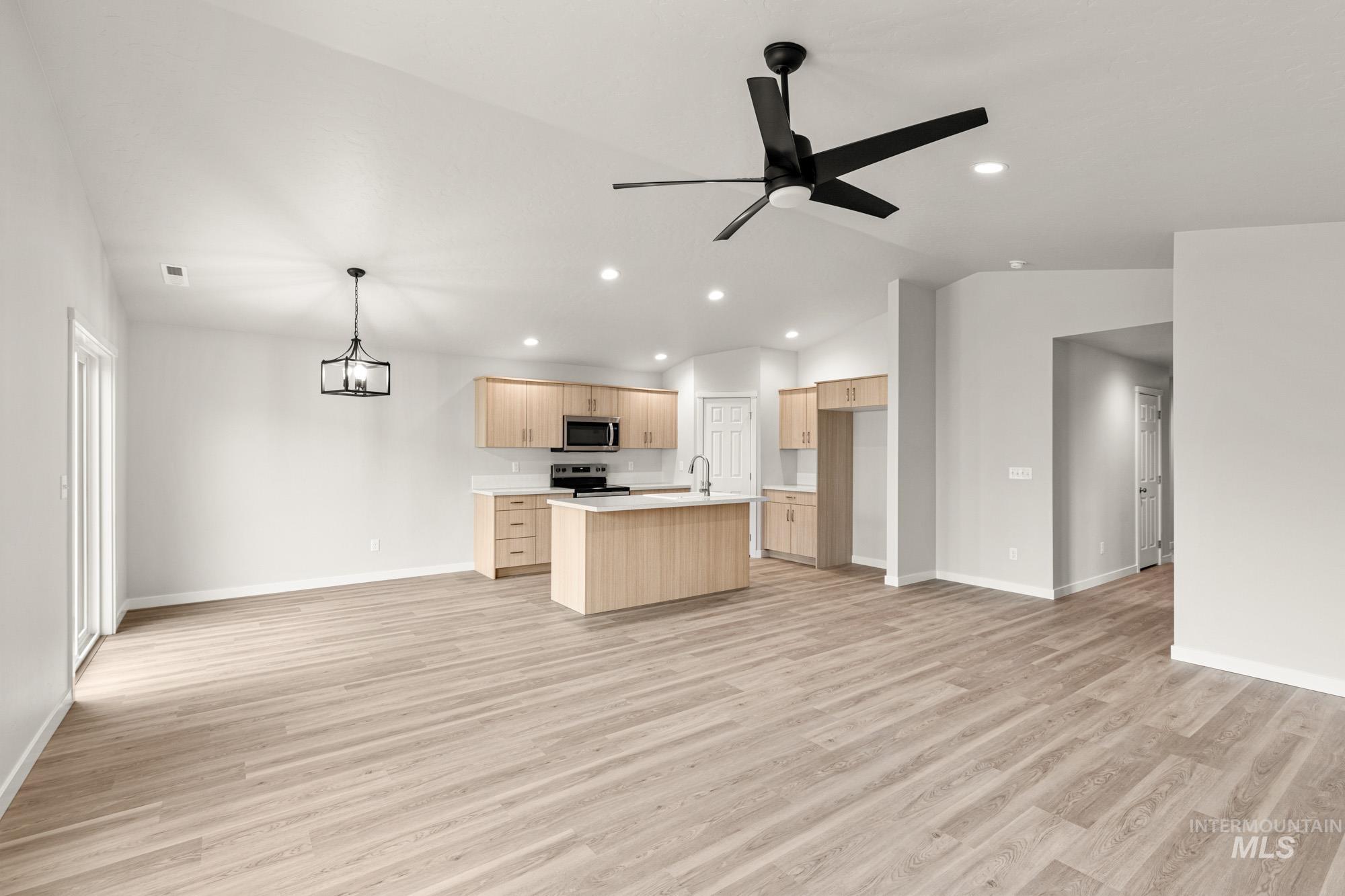 1608 Sunday River St, Middleton, Idaho 83644, 3 Bedrooms, 2 Bathrooms, Residential For Sale, Price $424,990,MLS 98971457