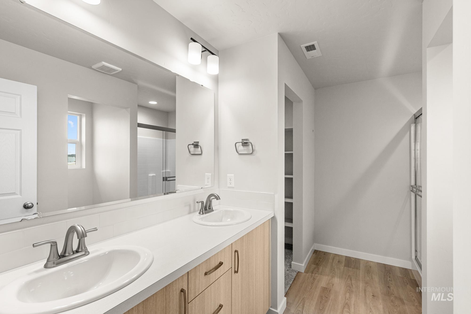 1608 Sunday River St, Middleton, Idaho 83644, 3 Bedrooms, 2 Bathrooms, Residential For Sale, Price $424,990,MLS 98971457