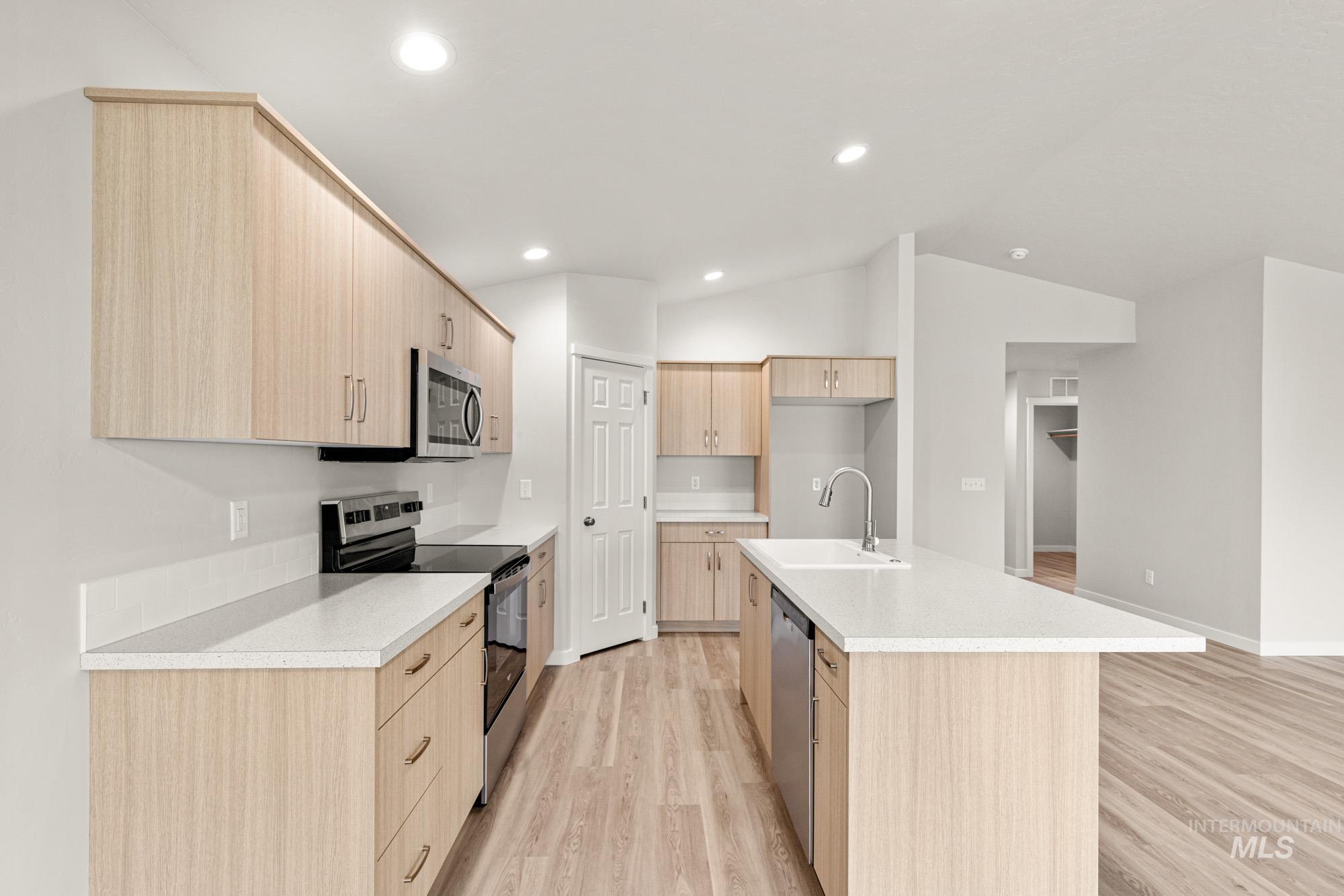 1608 Sunday River St, Middleton, Idaho 83644, 3 Bedrooms, 2 Bathrooms, Residential For Sale, Price $424,990,MLS 98971457