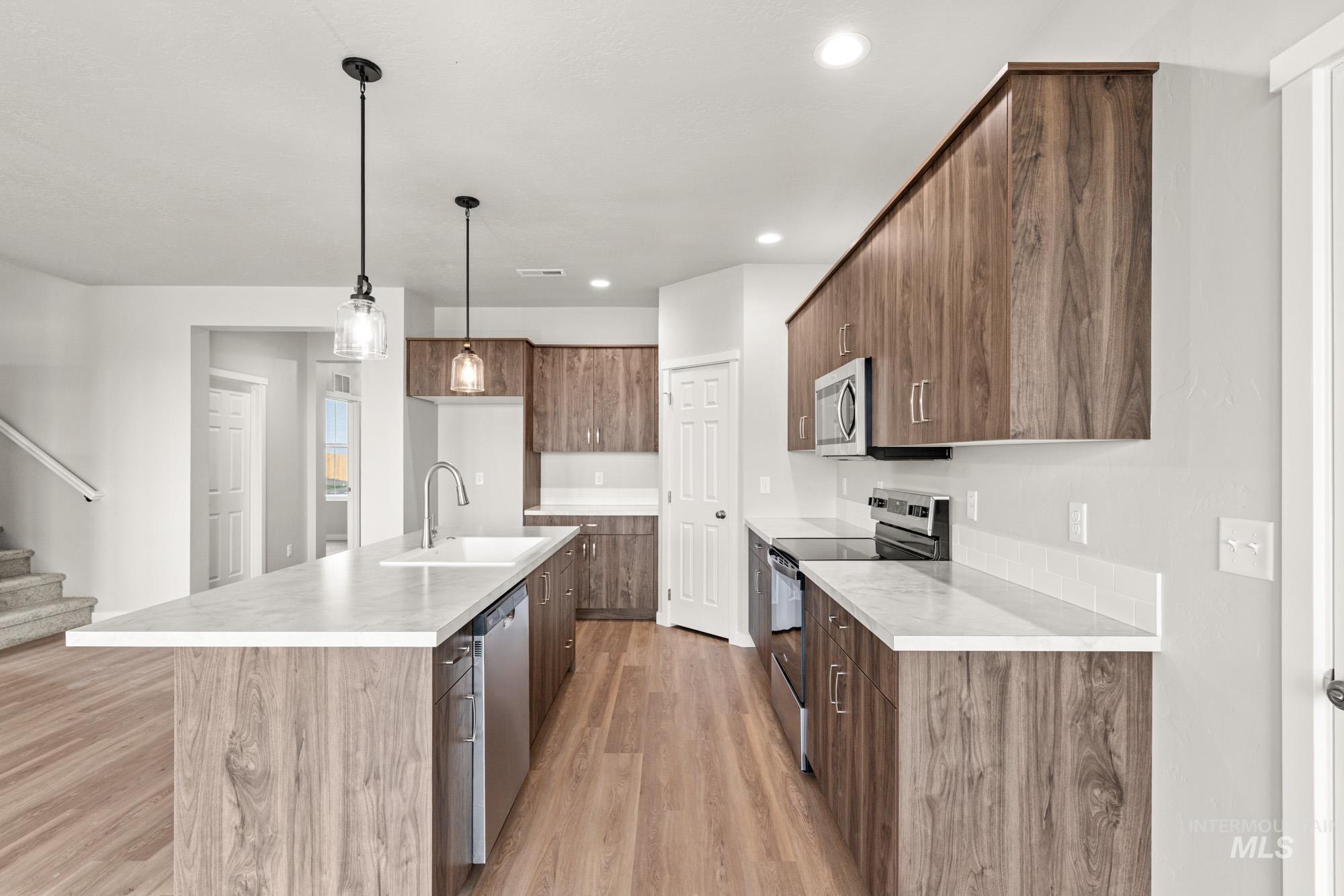 1555 Long Pond St, Middleton, Idaho 83644, 4 Bedrooms, 2.5 Bathrooms, Residential For Sale, Price $559,990,MLS 98971458